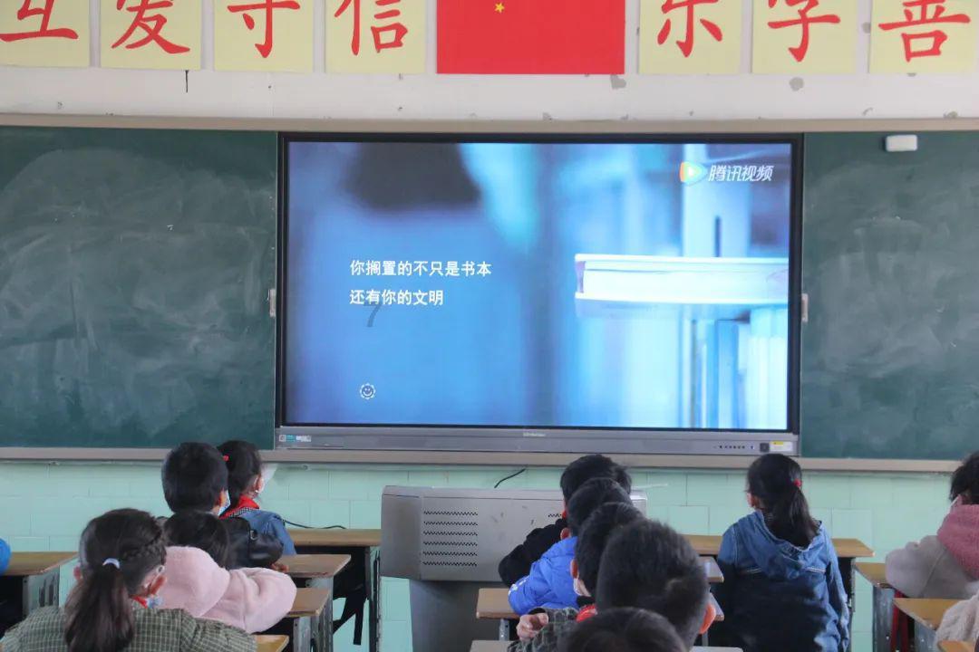 加速A0级市场油转电,比亚迪海豚蝉联A0级年销冠军